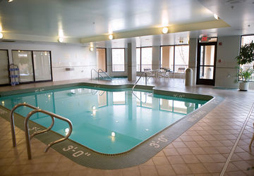 Courtyard Airport Hotel 3*