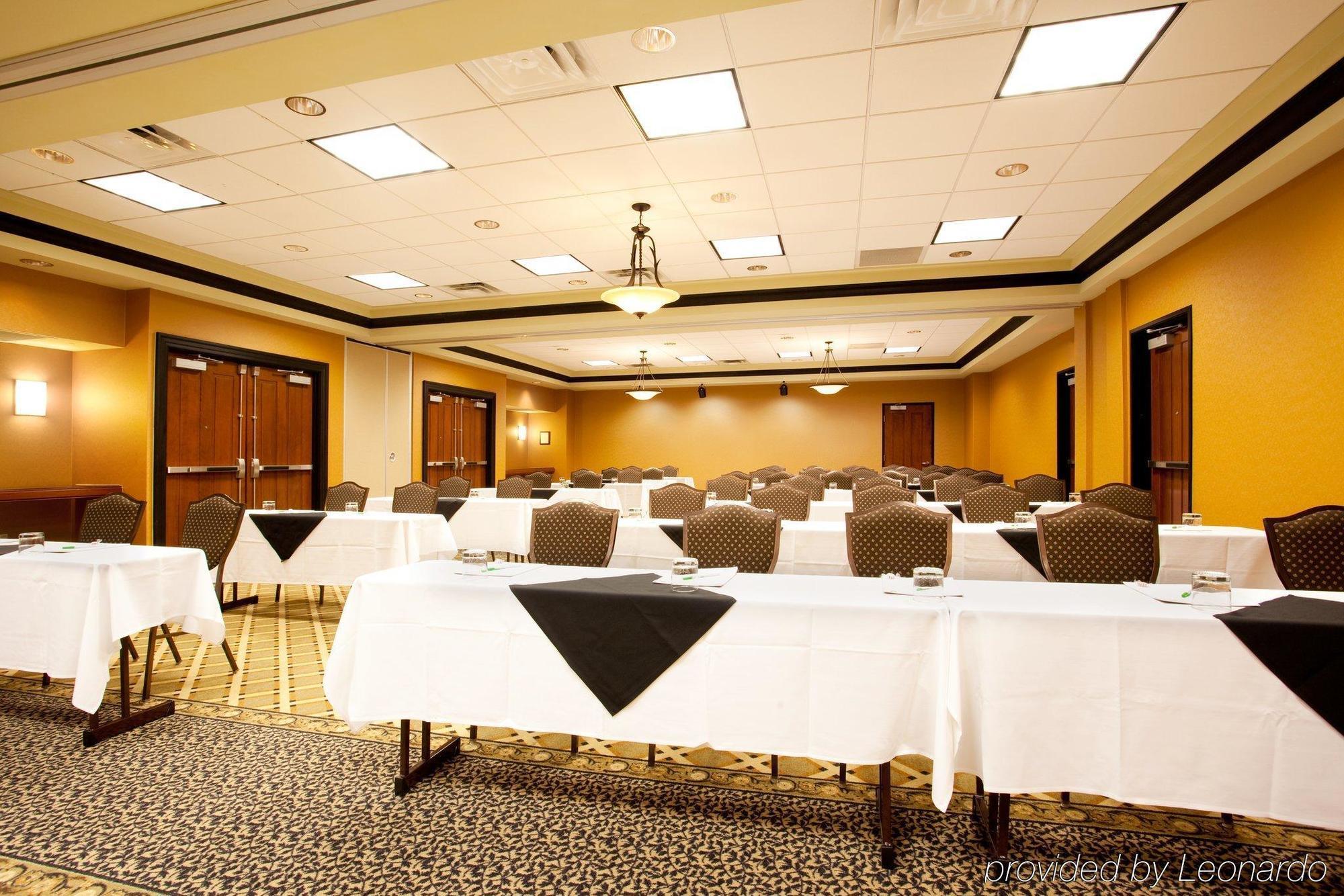 Hotel Grand Rapids-airport By Ihg 3*