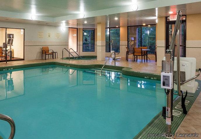 Courtyard Airport 3*