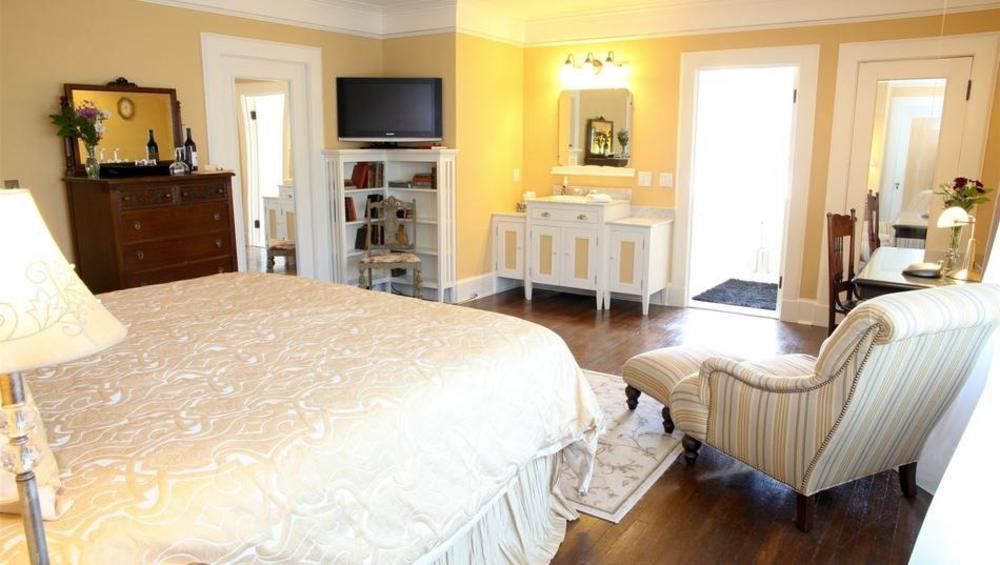 Leonard At Logan House Bed & Breakfast 3*