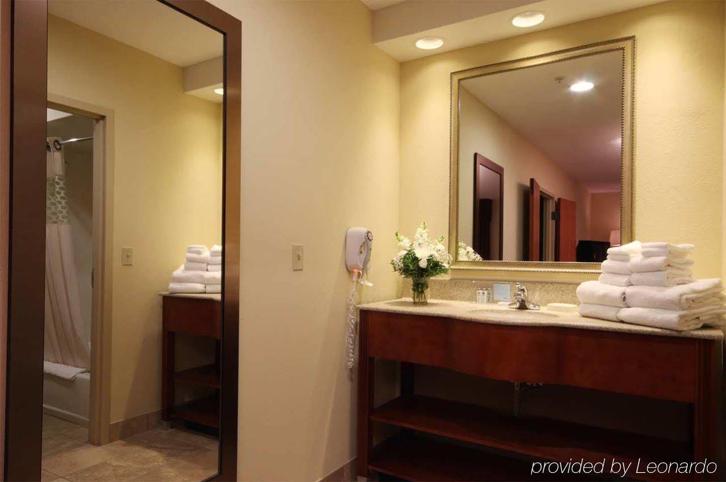 Hampton Grand Rapids/north Hotel 3*