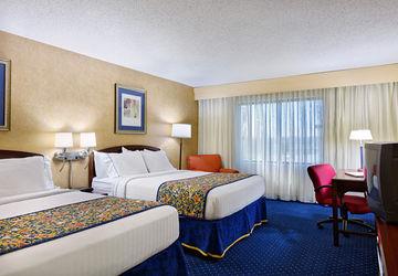 Courtyard Grand Rapids Airport 3* Cascade