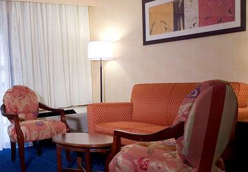 Hotel Courtyard Airport 3*