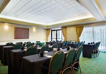 Courtyard Grand Rapids Airport 3*