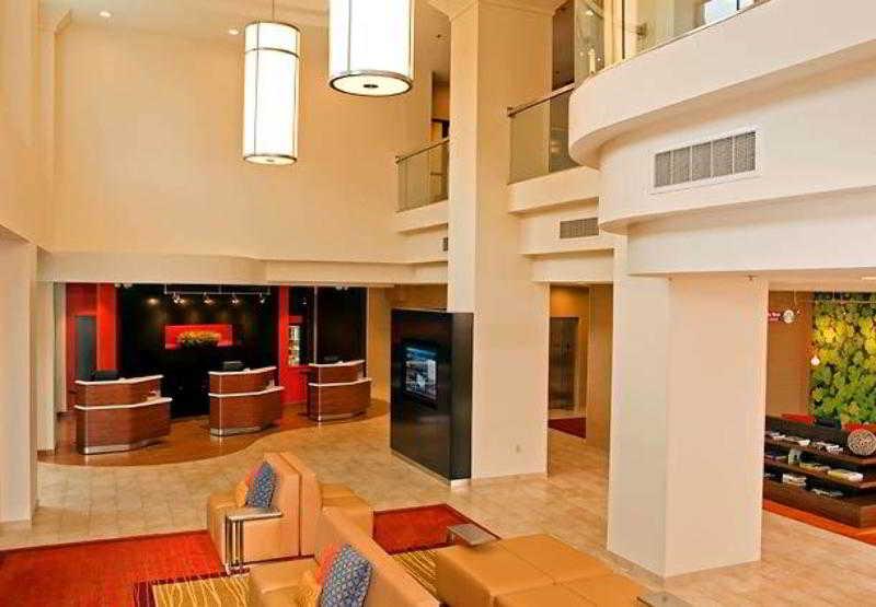 Courtyard Downtown 3*