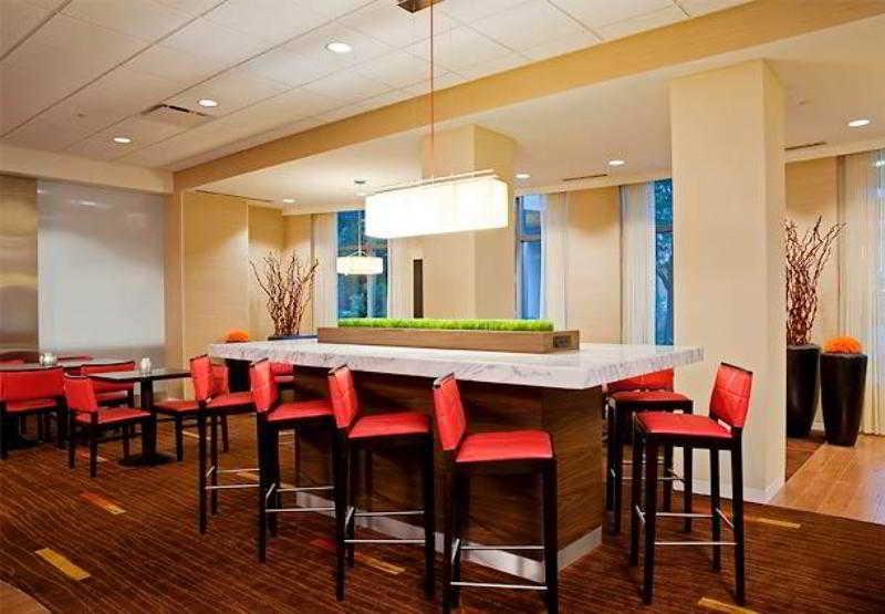 Courtyard Downtown 3*