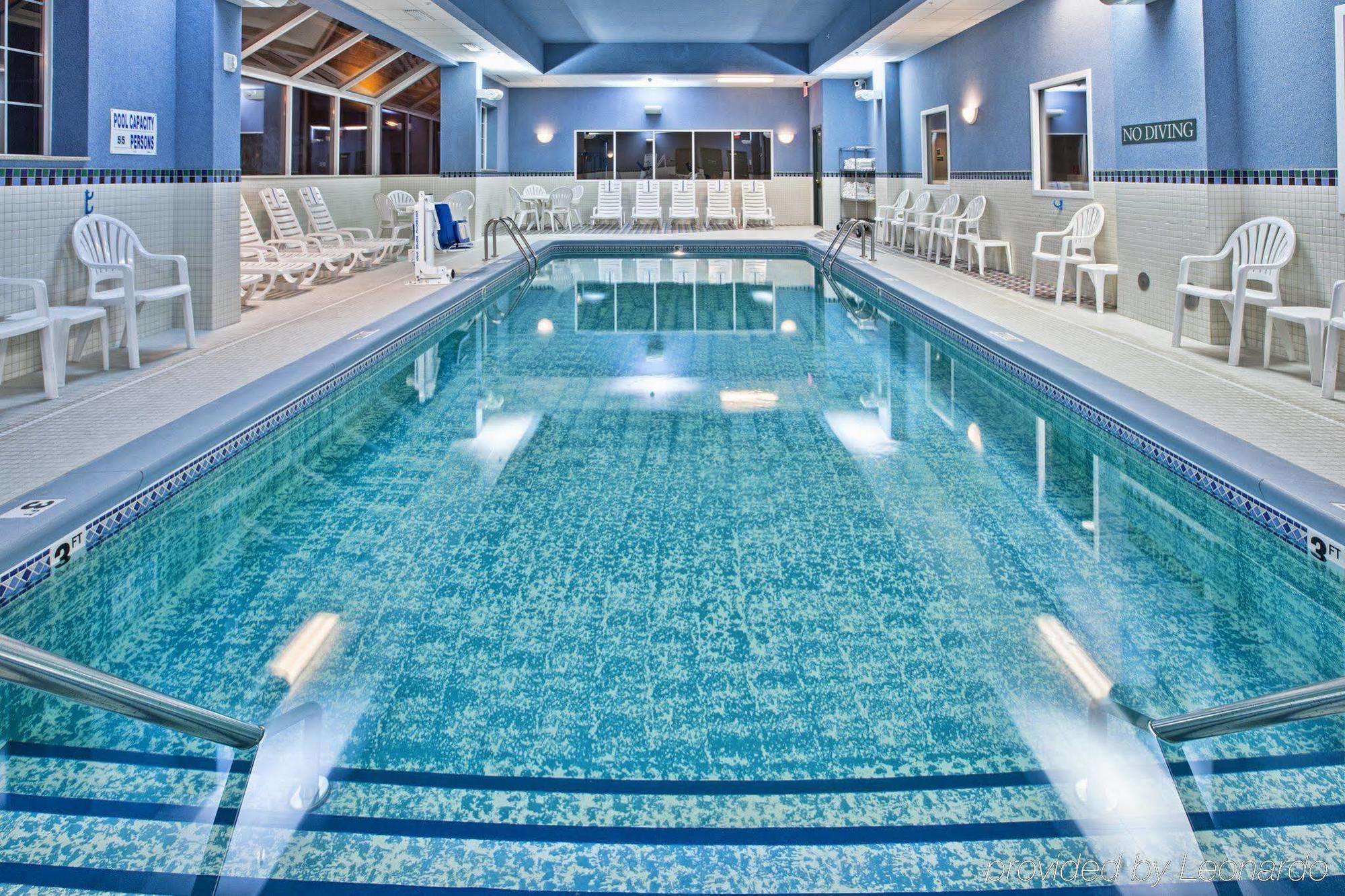 Hotel Country & By Radisson, East, Mi Grand Rapids