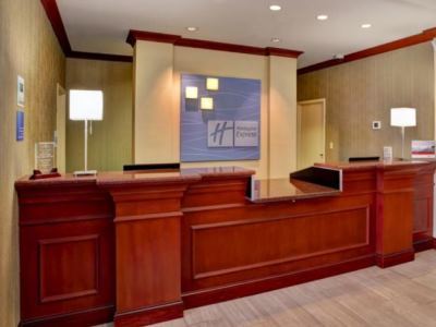 Hotel Express & Grand Rapids-north By Ihg 2*