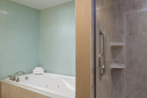 Courtyard Airport Hotel 3*
