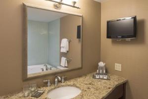 Courtyard Airport Hotel 3*