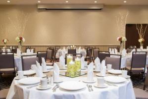 Hotel Courtyard Airport 3*