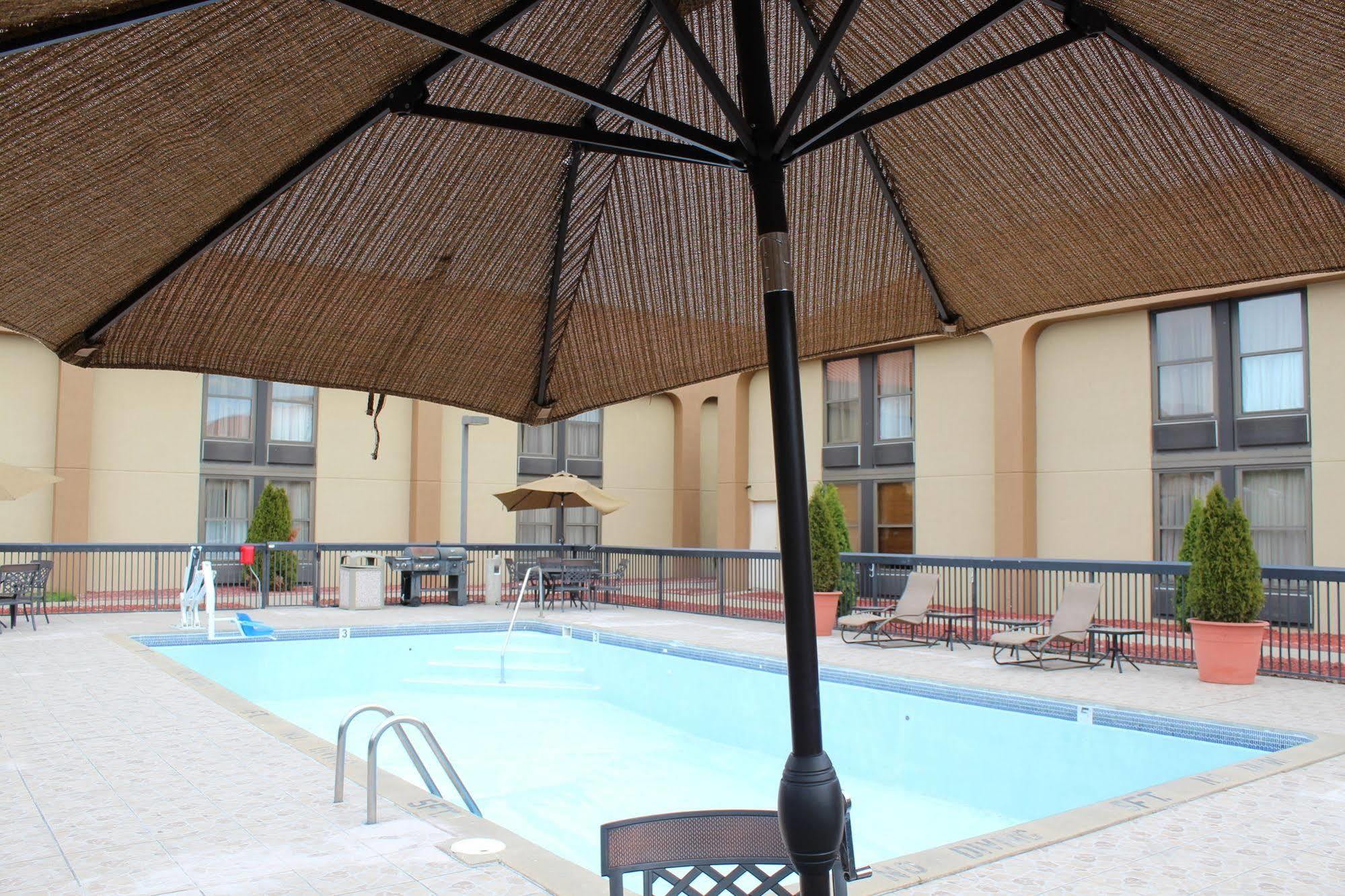 Clarion & Airport 3*