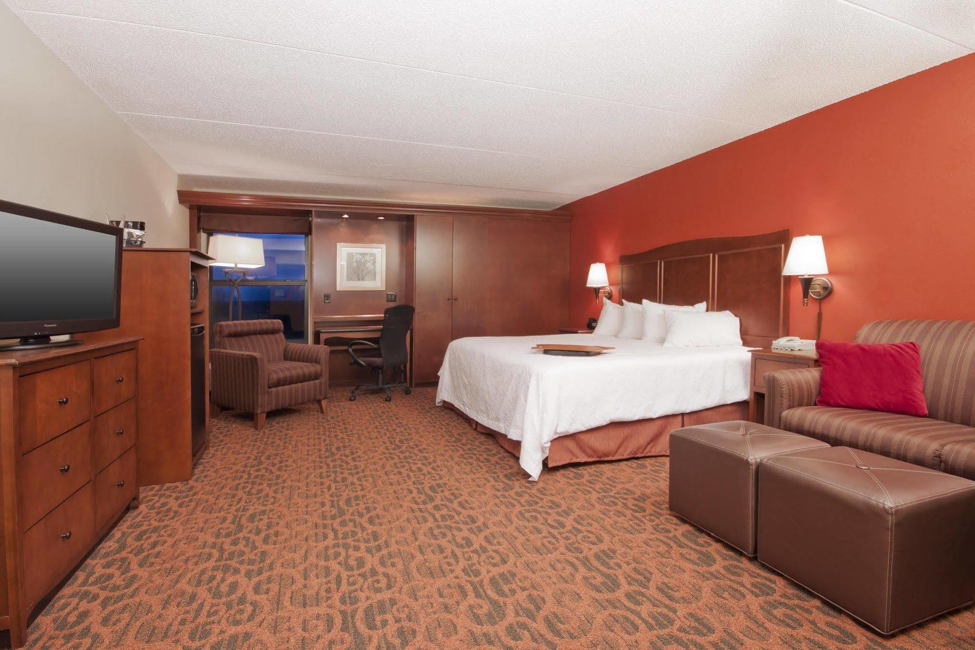 Hotel Hampton Grand Rapids/north 3*