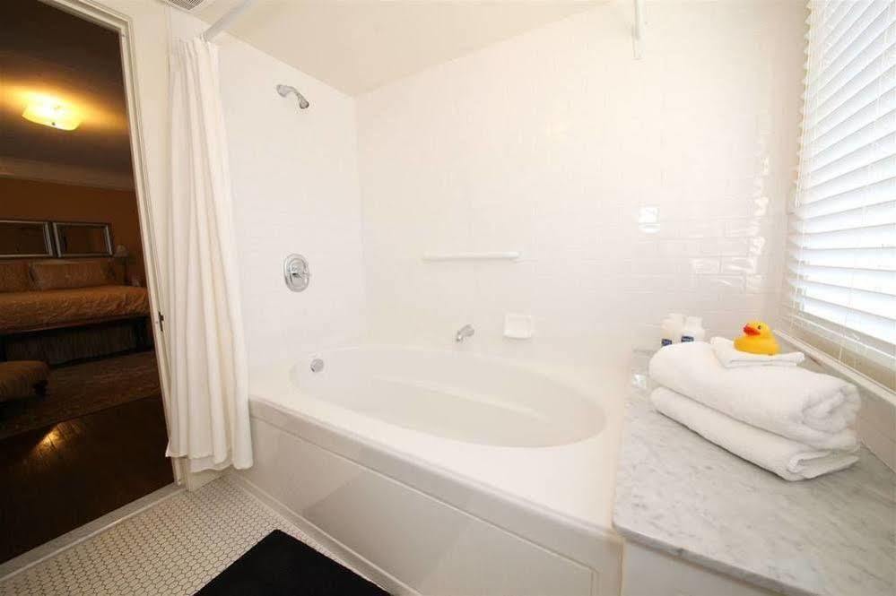 Leonard At Logan House Bed & Breakfast 3*