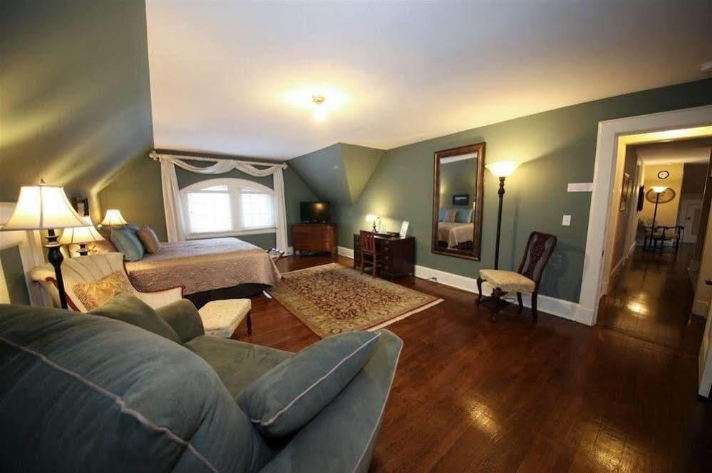 Leonard At Logan House Bed & Breakfast 3*