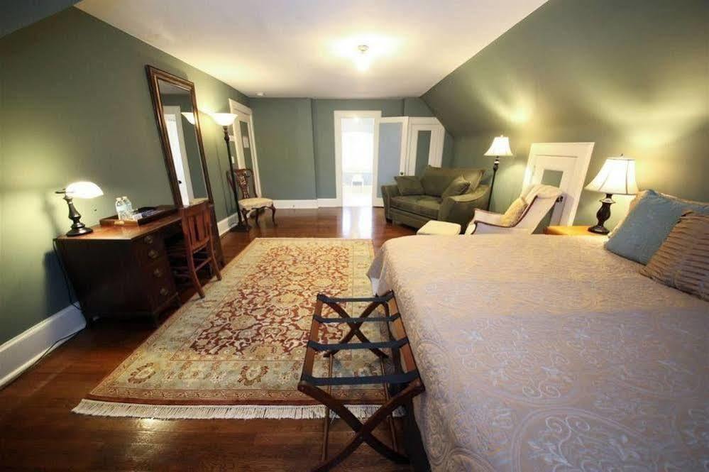 Leonard At Logan House Bed & Breakfast Grand Rapids