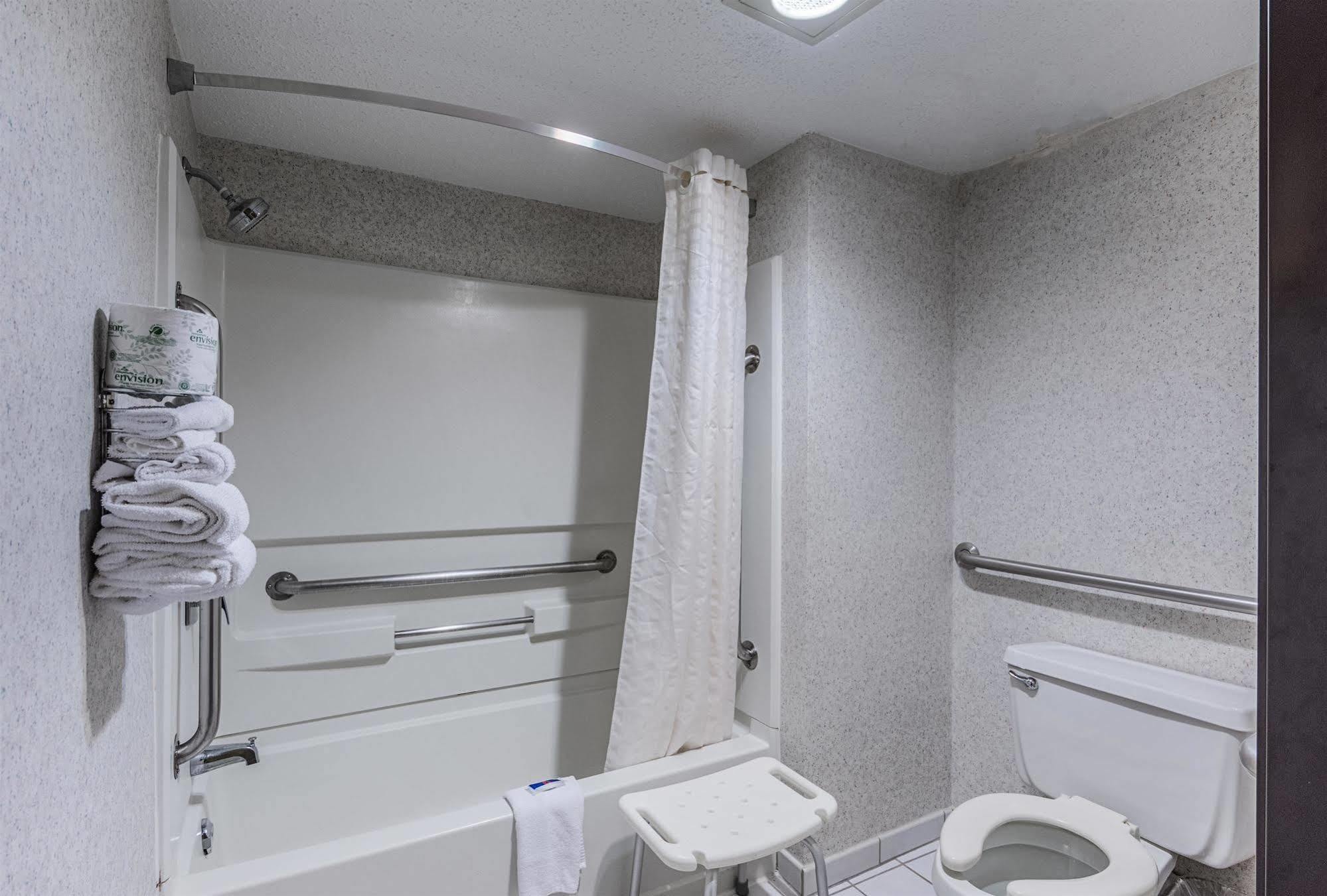 Rodeway Hotel 2*