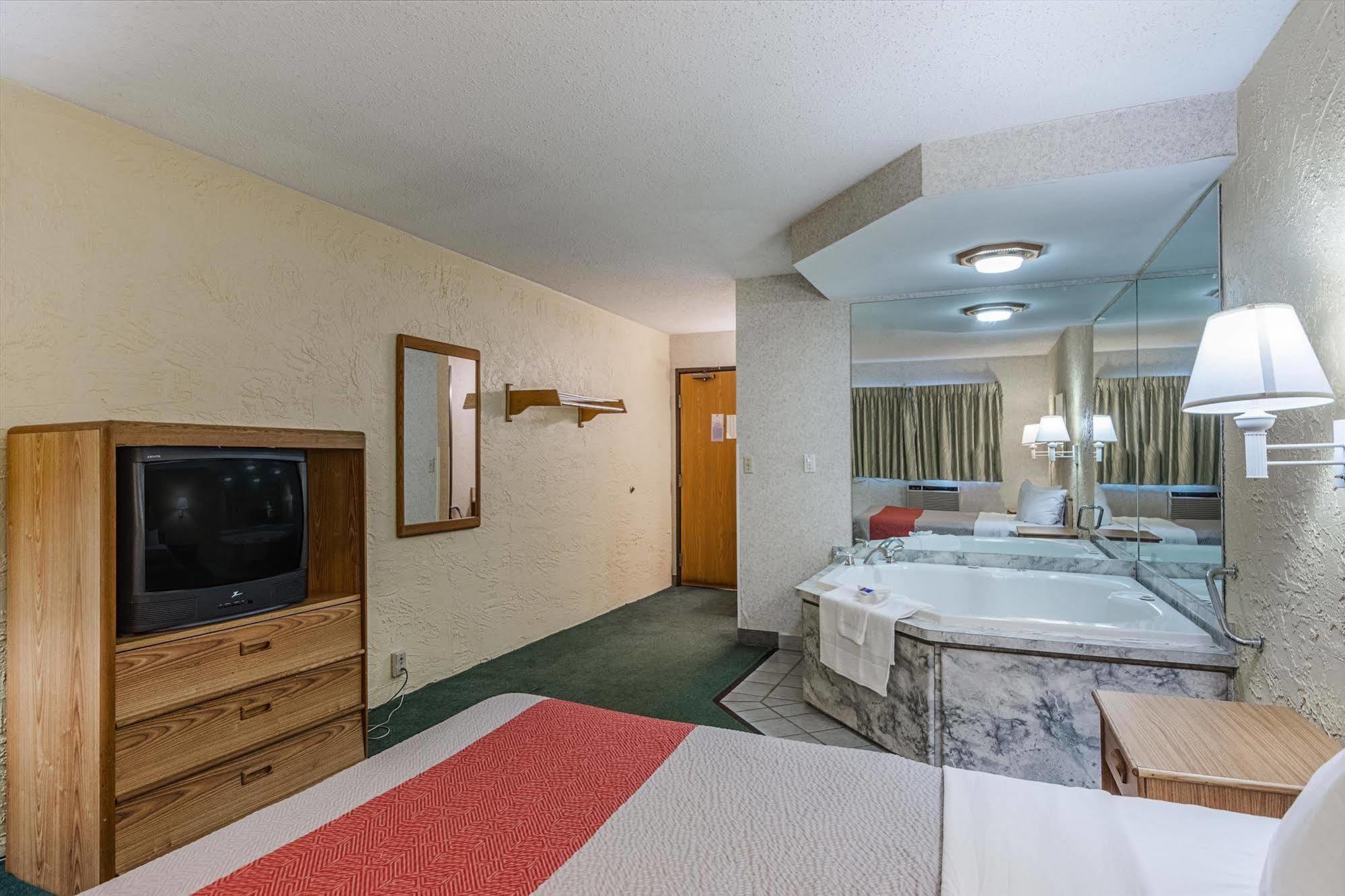 Rodeway Hotel Grand Rapids