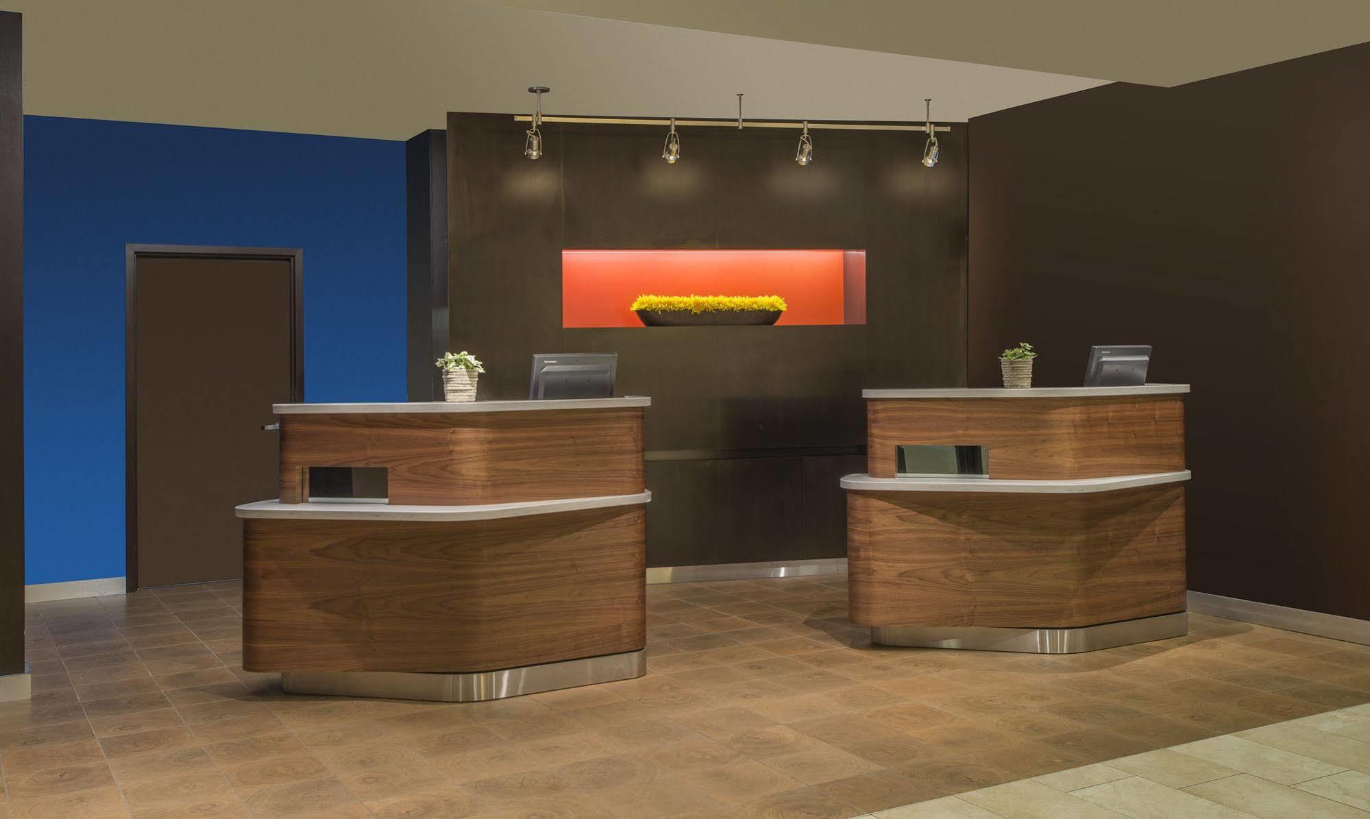 Courtyard Airport Hotel