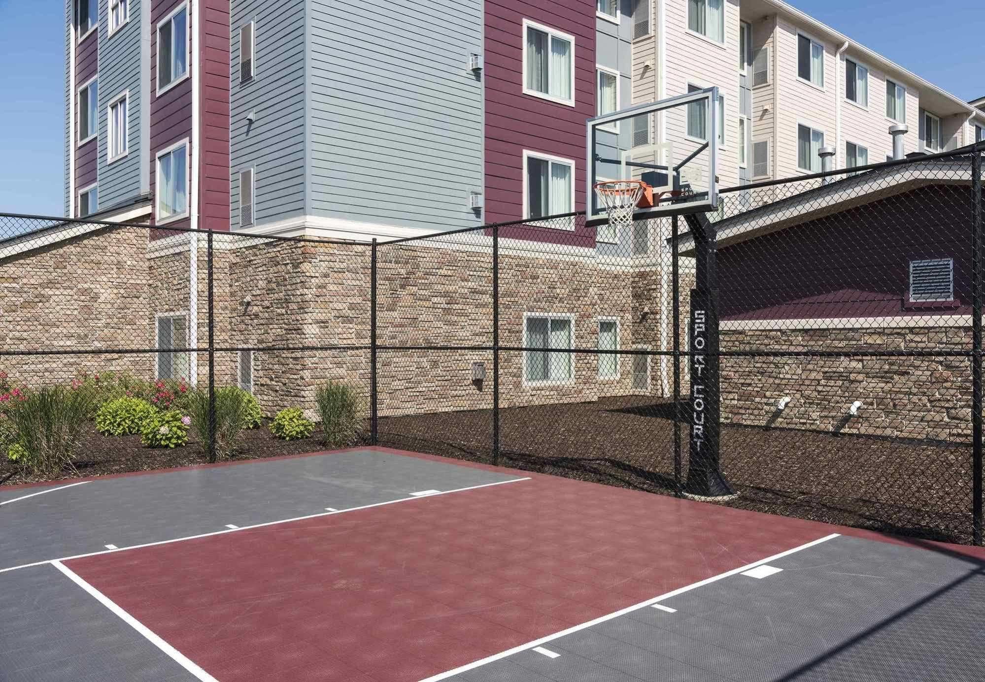 By Marriott Grand Rapids Airport 3*
