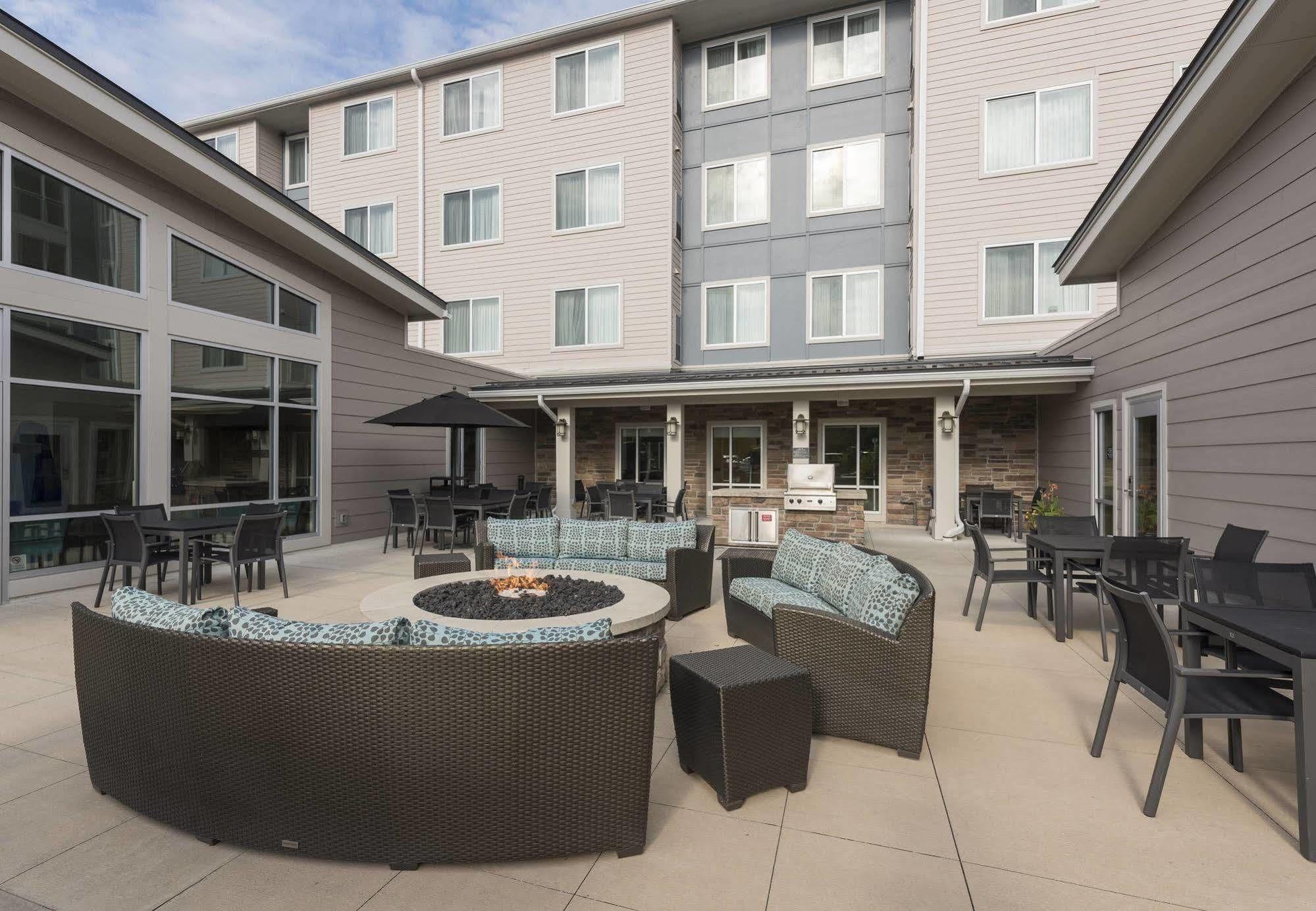 By Marriott Grand Rapids Airport Hotel