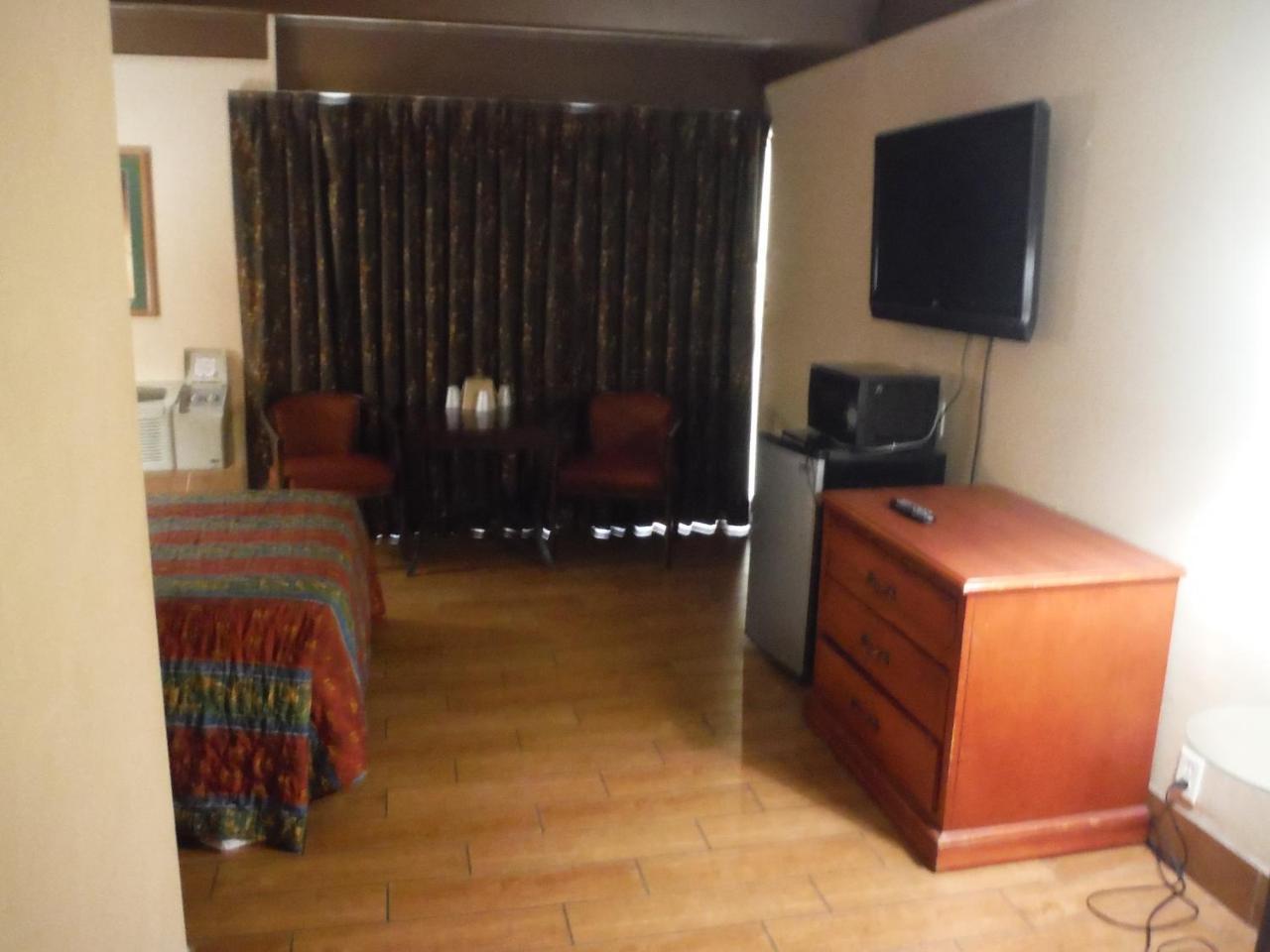 Budgetel & Hotel