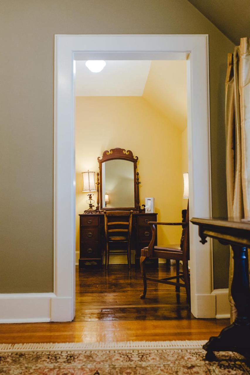 Leonard At Logan House Bed & Breakfast Grand Rapids