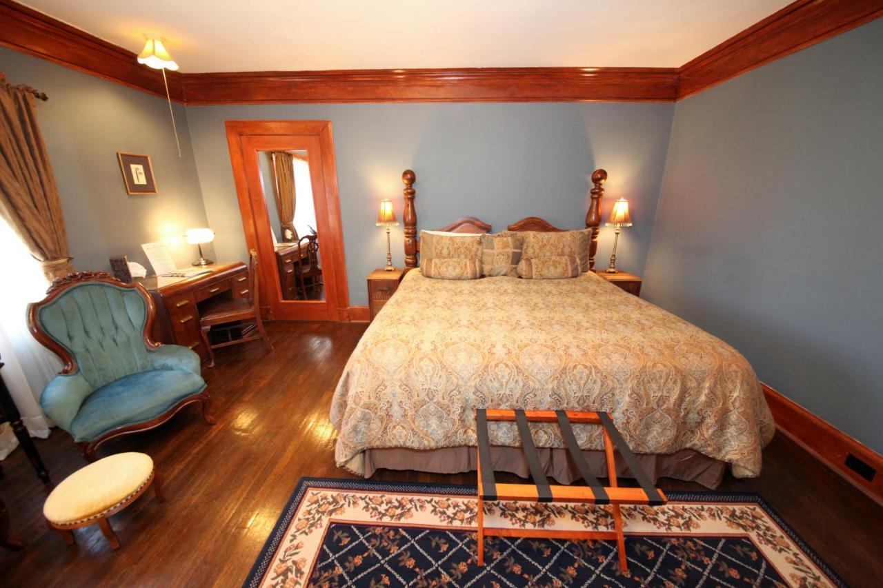 Leonard At Logan House Bed & Breakfast Grand Rapids