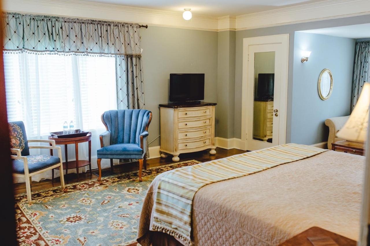 Leonard At Logan House Bed & Breakfast