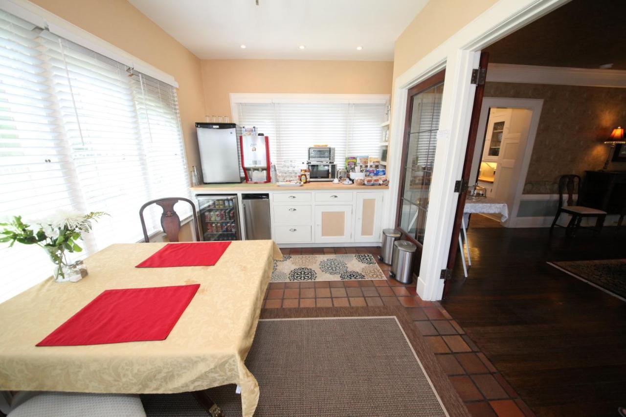 Leonard At Logan House Bed & Breakfast 3*