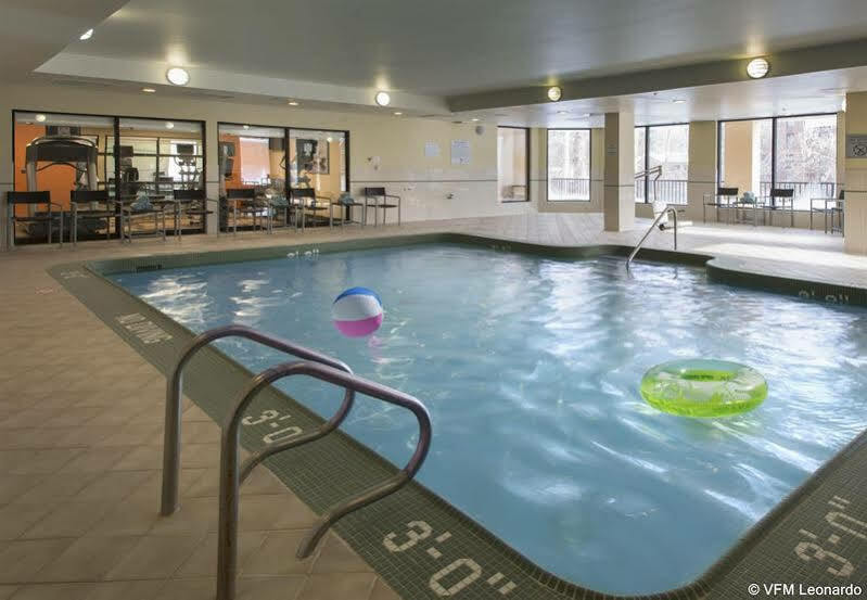 Courtyard Airport 3*