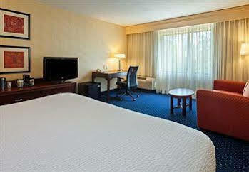 Hotel Courtyard Airport Grand Rapids