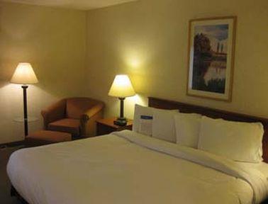 Baymont By Wyndham Airport Hotel 2*