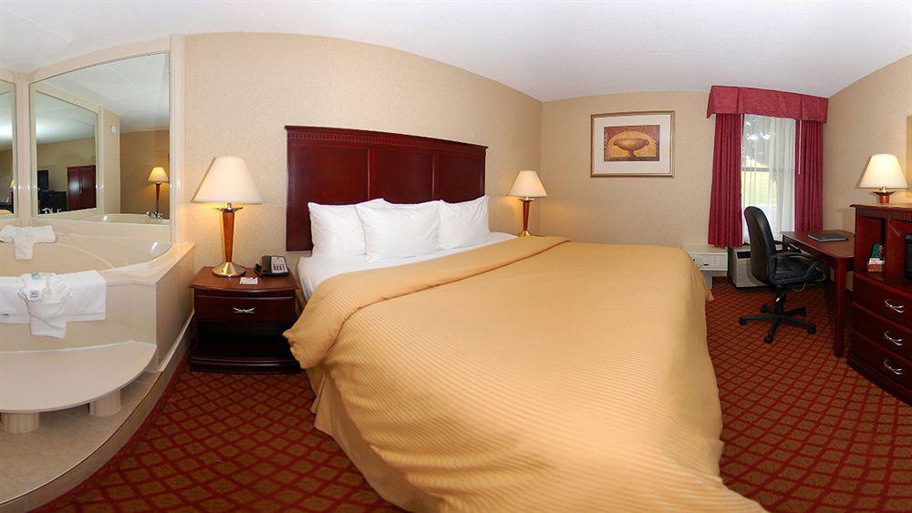 Clarion & Airport Grand Rapids