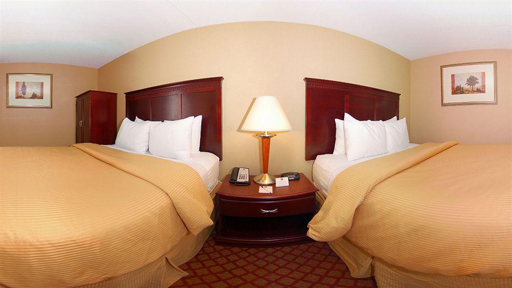 Clarion & Airport Grand Rapids