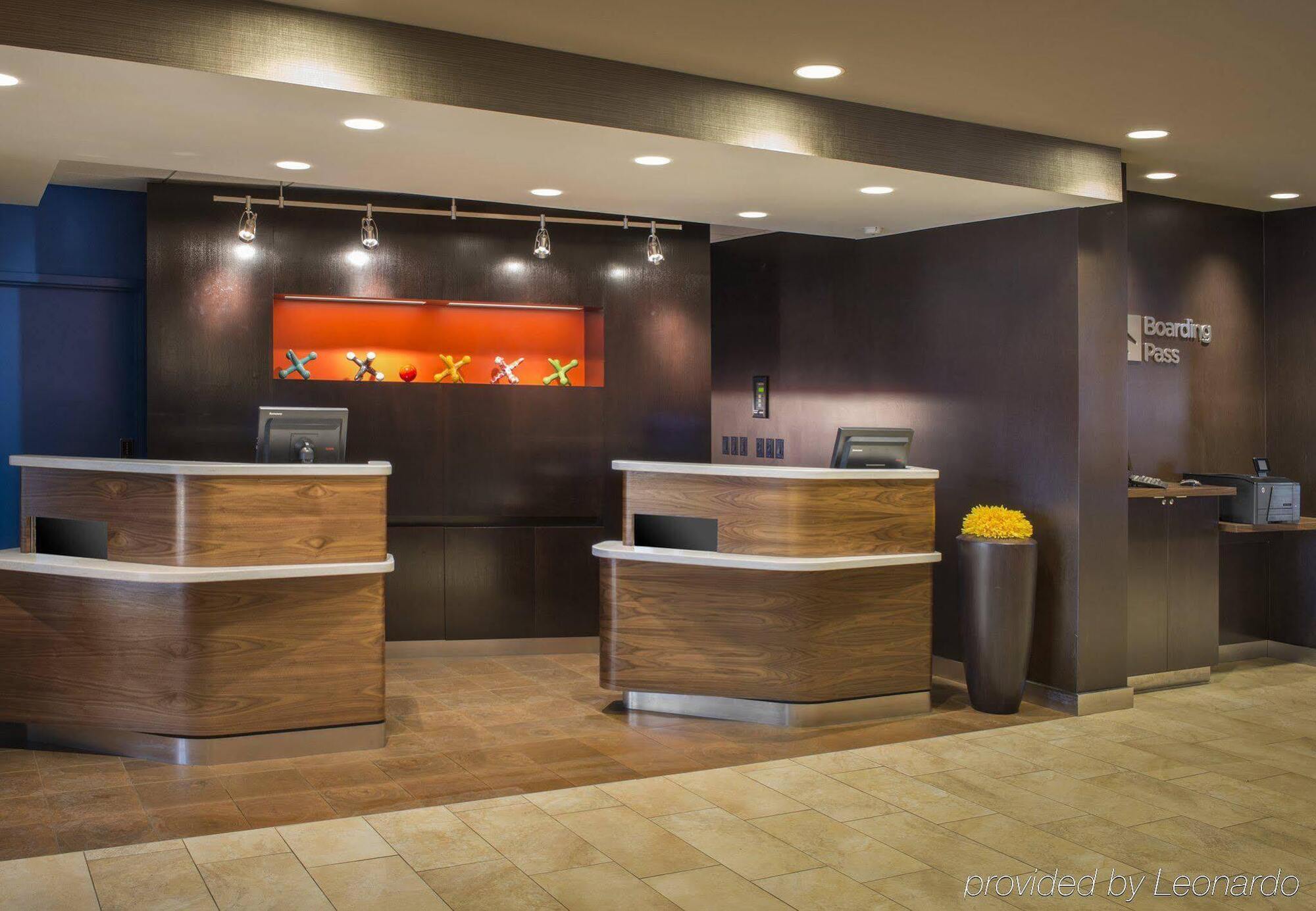 Hotel Courtyard Airport 3*