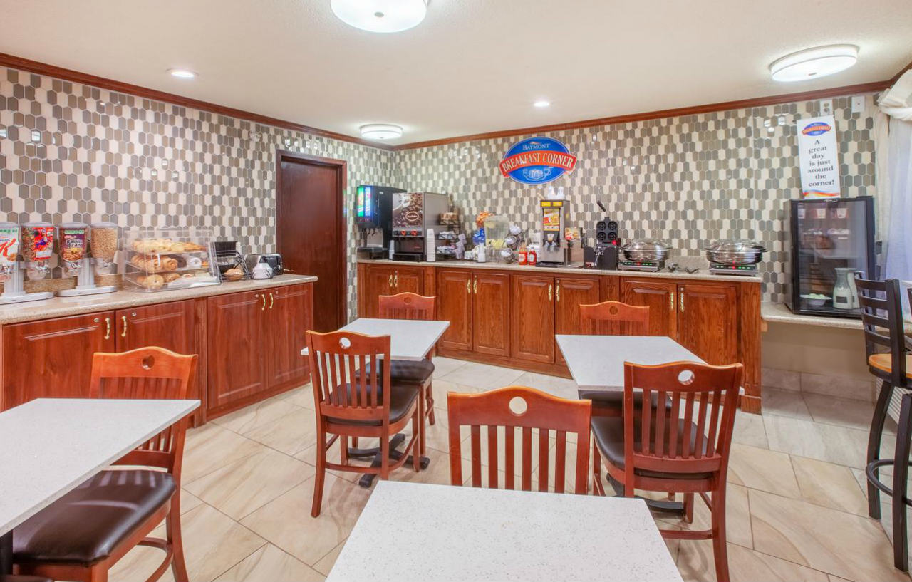 Baymont By Wyndham Airport Hotel 2*