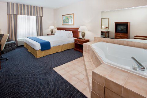 Express & Grand Rapids-north By Ihg 2*