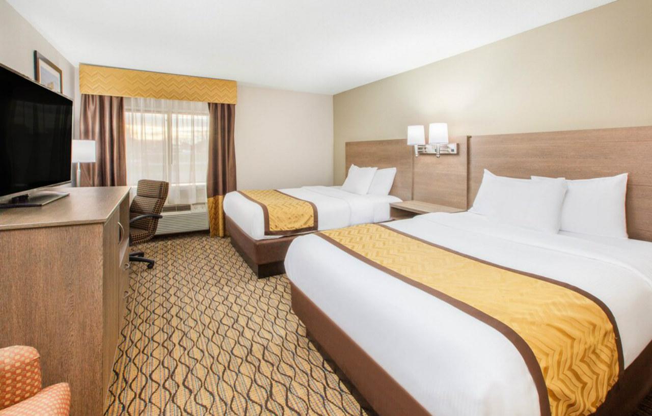 Hotel Baymont By Wyndham Airport 2*