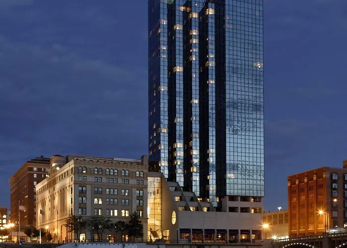 Amway Grand Plaza Hotel, Curio Collection By Hilton
