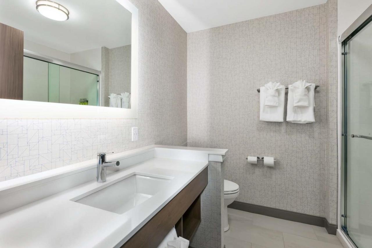 Express & - Airport - South By Ihg Hotel 3*