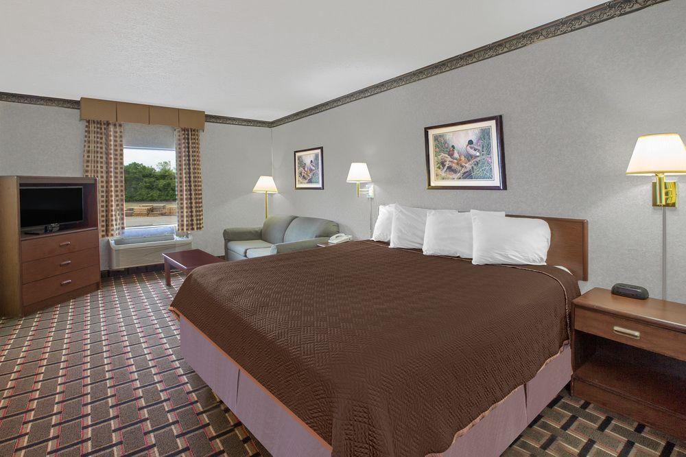 Inn Quality Near Downtown Grand Rapids