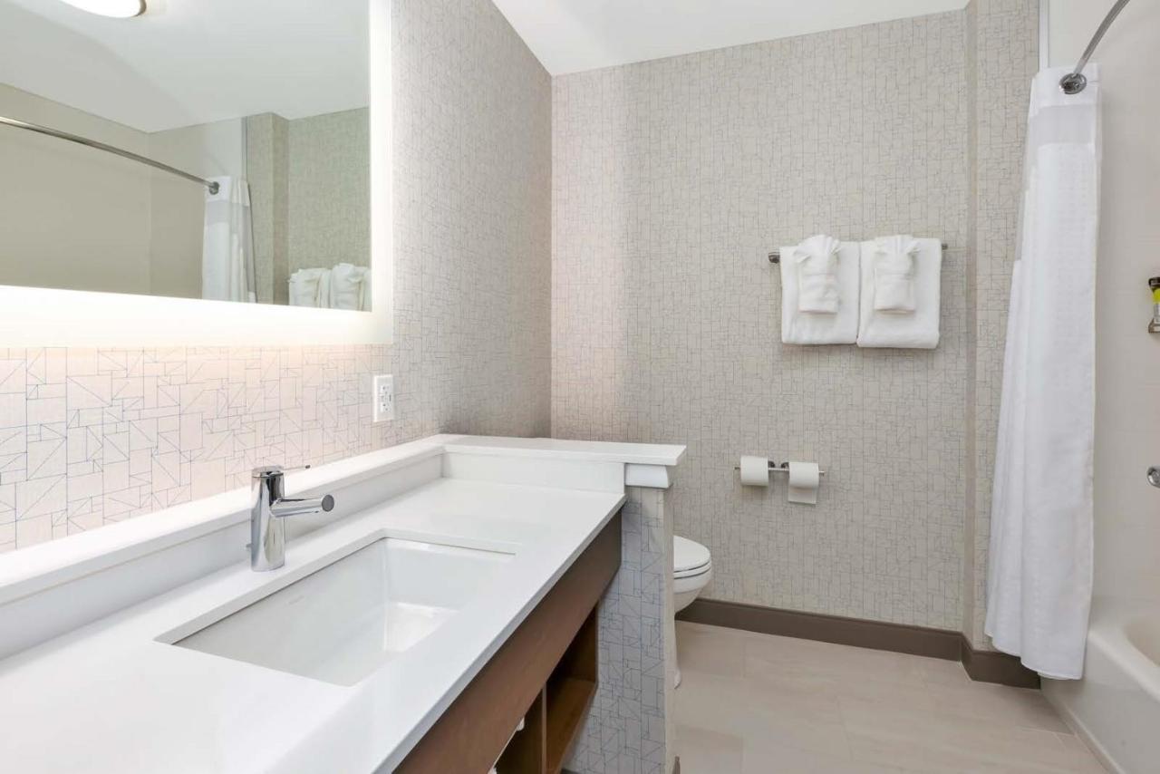Hotel Express & - Airport - South By Ihg 3*