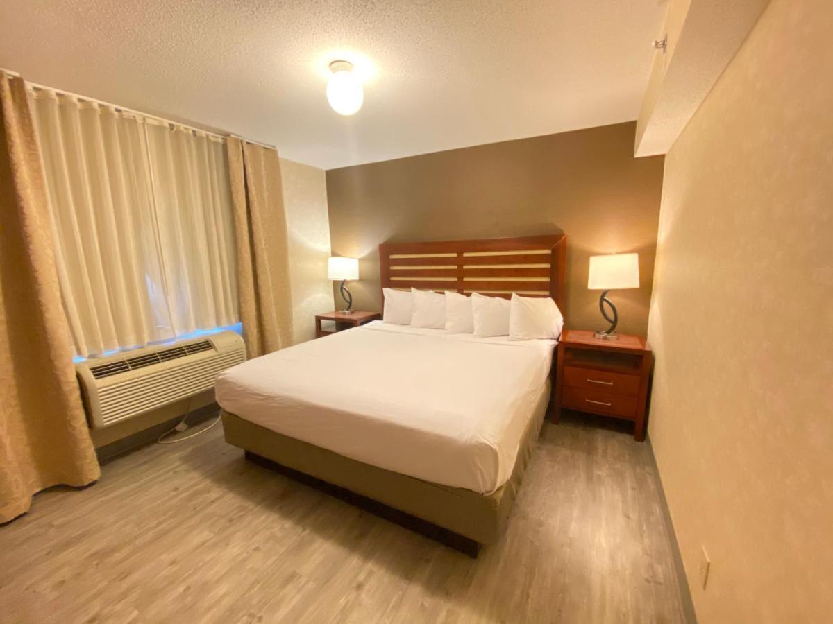 Wyndham Garden Airport 3*