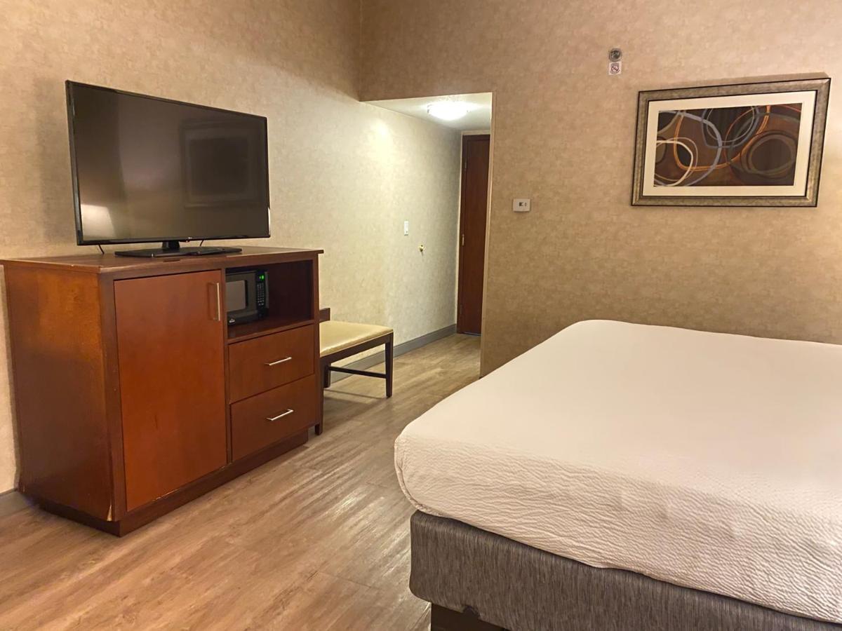 Wyndham Garden Airport Hotel