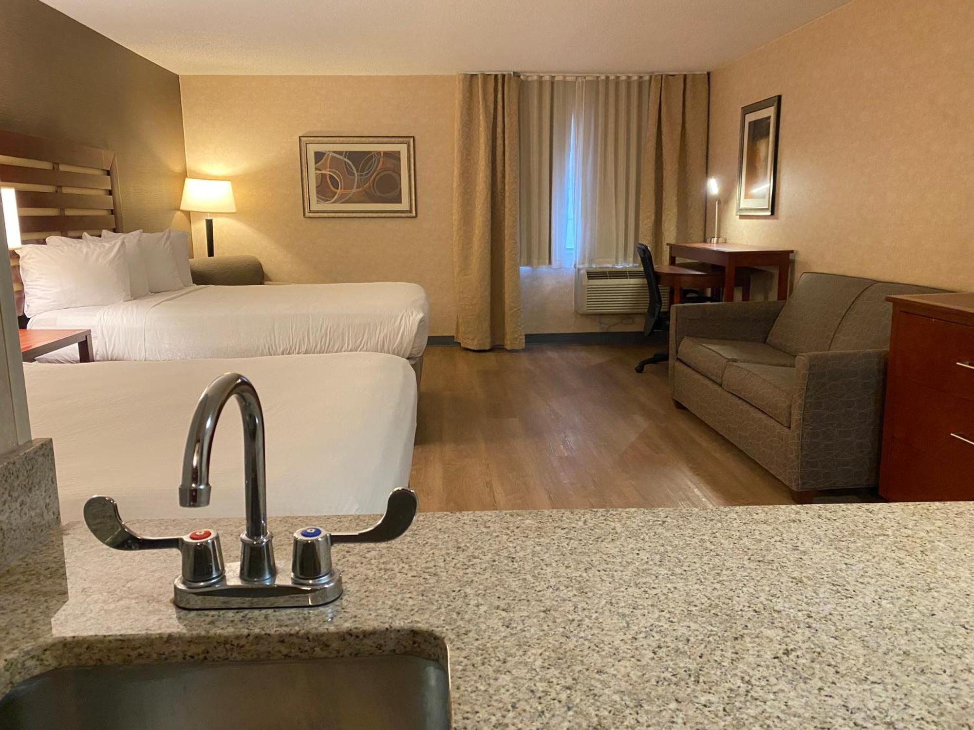 Wyndham Garden Airport Hotel