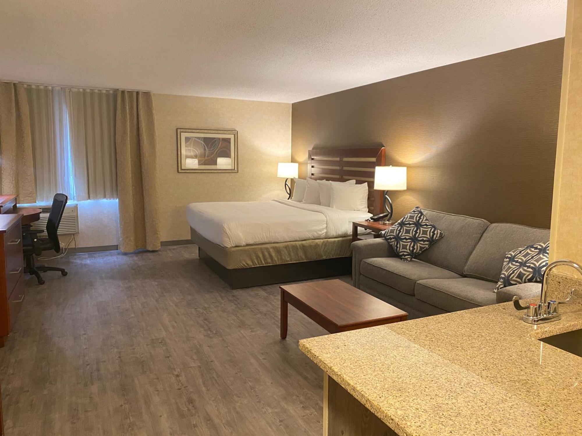 Wyndham Garden Airport 3*