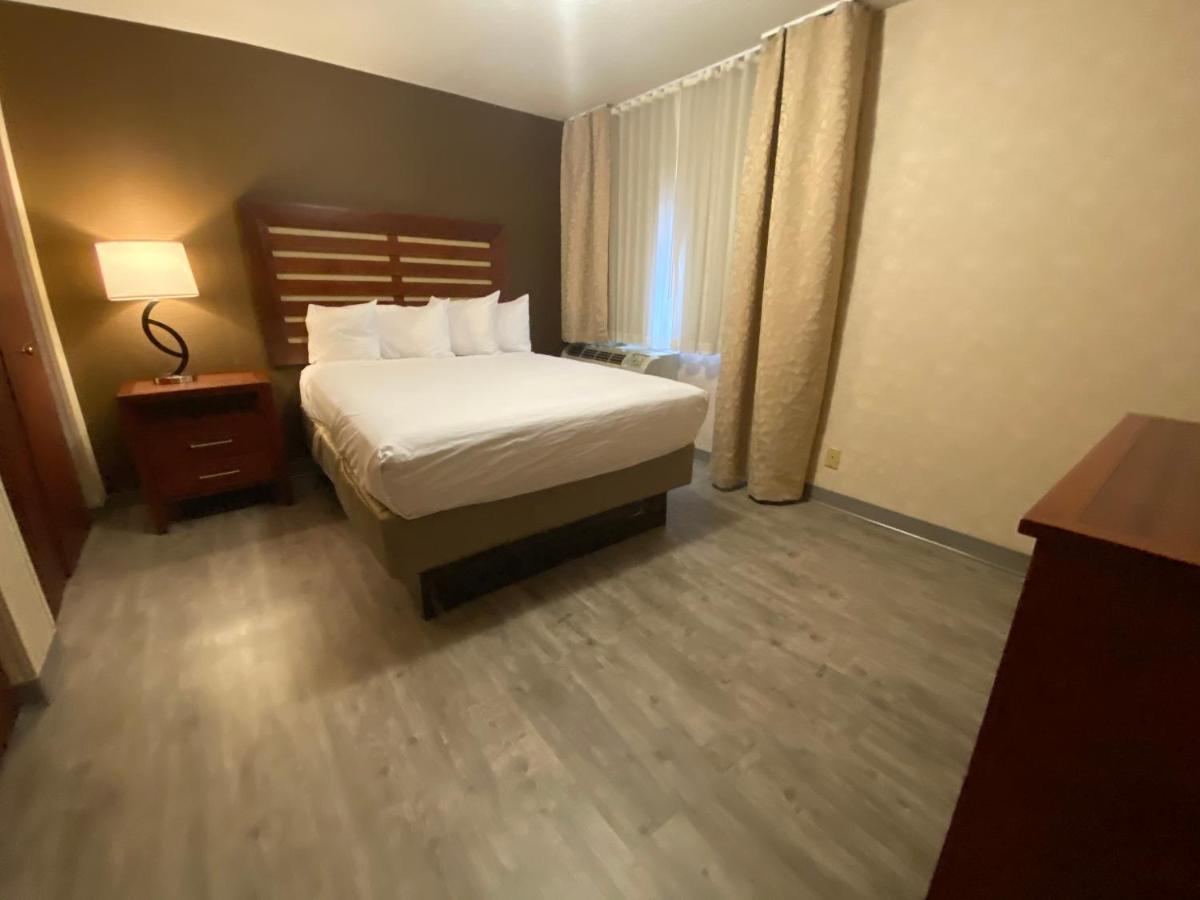 Wyndham Garden Airport Hotel Grand Rapids