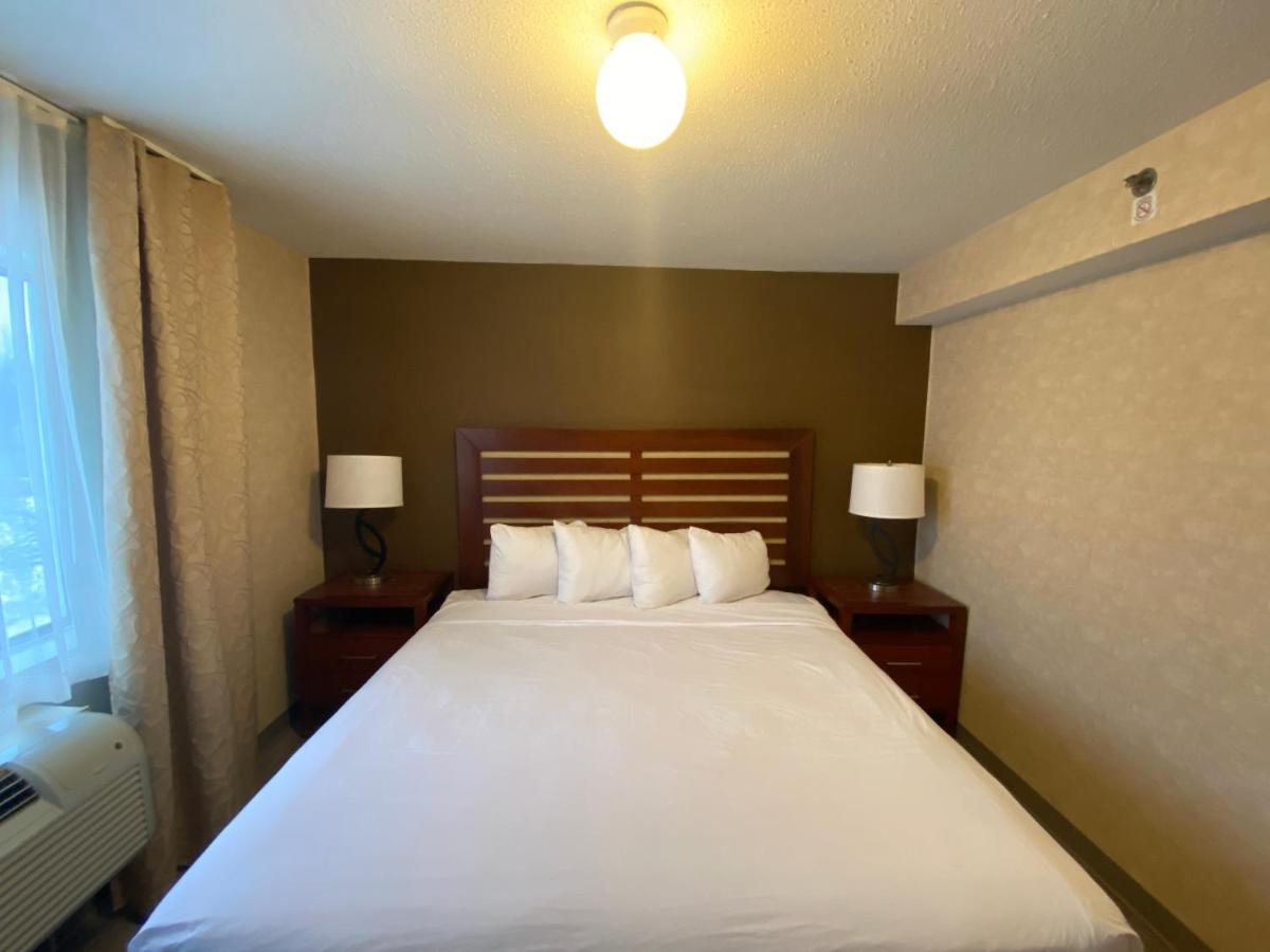 Hotel Wyndham Garden Airport 3*