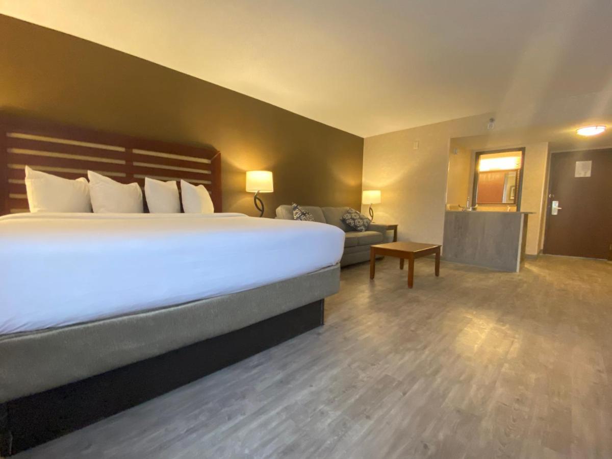 Wyndham Garden Airport Hotel
